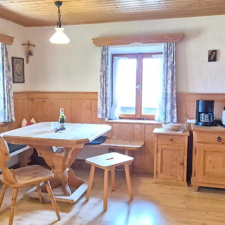 Koglhof شقة